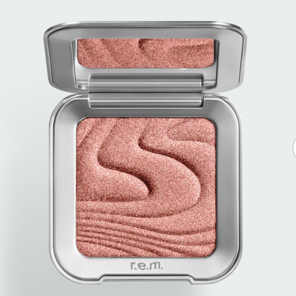 R.E.M. Beauty Interstellar Highlighter Topper - Miss Uranus